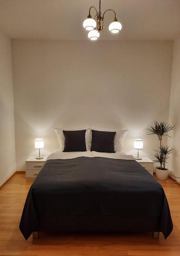 Apartment Prague-2 Rooms Free Parking Eksteriør bilde
